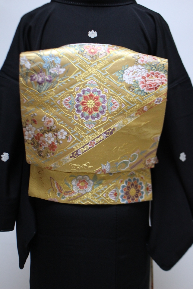 芦屋出張着付けの帯単品レンタル TO-2　￥8,000  金地　華文に四季の花　正絹袋帯